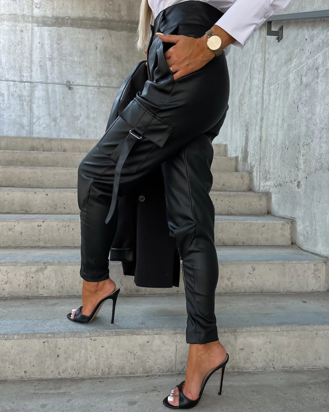 Celia Pantalón de Cuero Chic vista trasera