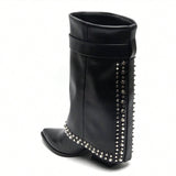 Trindade | Botas western de tacón bajo con correa decorativa y tachuelas metálicas de fantasía