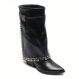 Trindade | Botas western de tacón bajo con correa decorativa y tachuelas metálicas de fantasía