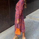 Laia Vestido Midi Elegante con Estampado Atemporal detalle del estampado