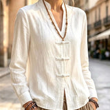 Blanco | Camisa holgada y cómoda para mujer de mediana edad con elemento de botón de rana