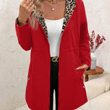 Abrigo reversible con capucha y estampado de leopardo
