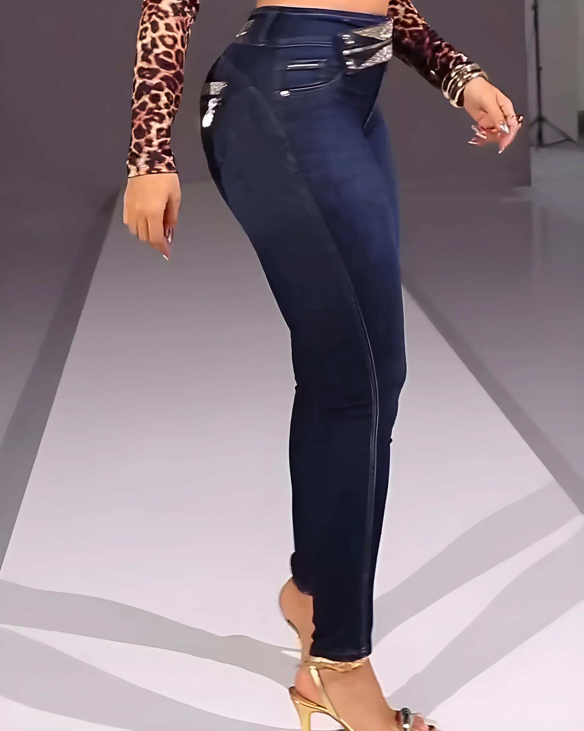 Berta Jeans Glam Con Pedrería detalle de la pedrería