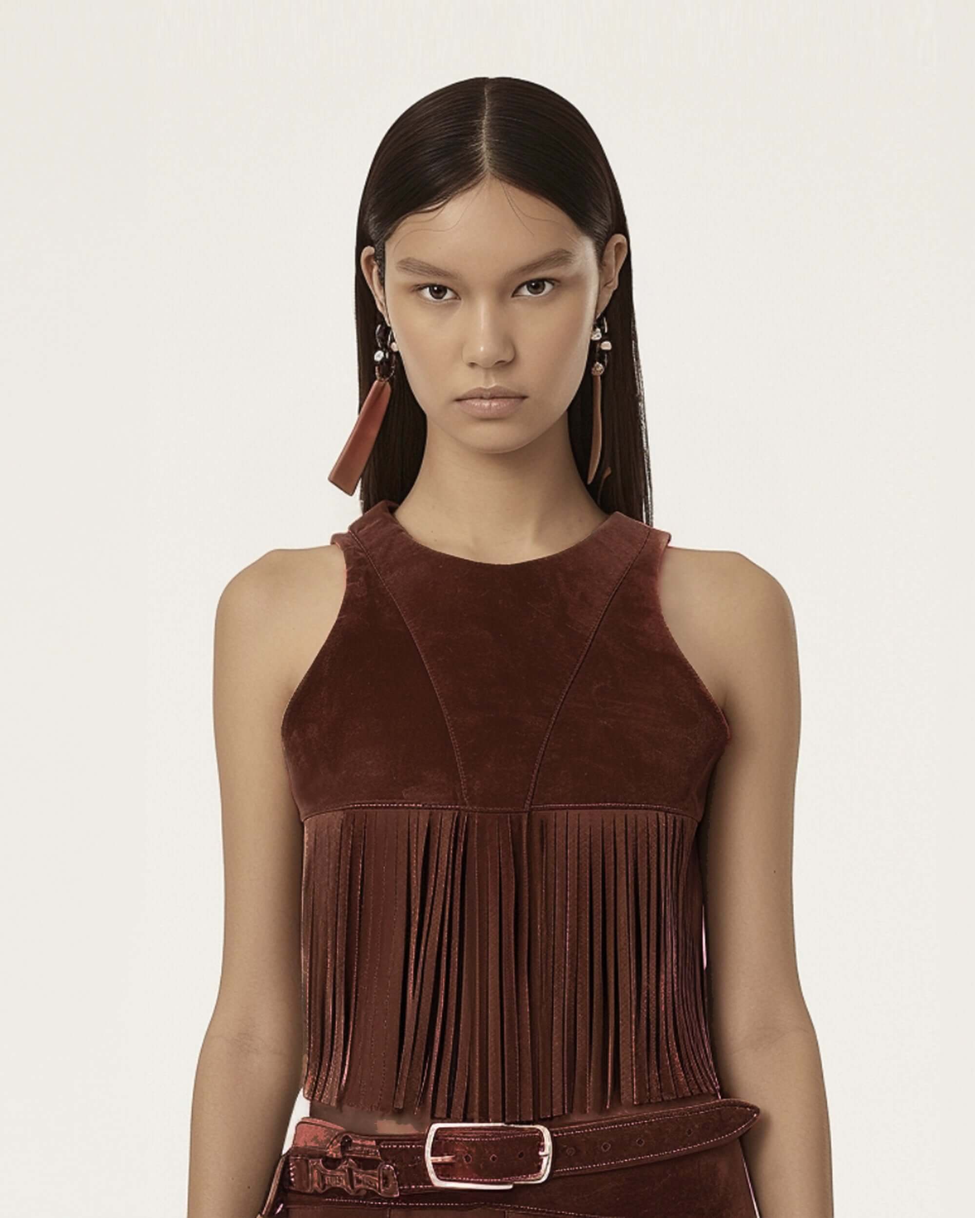 Violeta Top halter ante sintético con flecos burdeos vista frontal