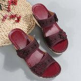 Sandalias cuña con pedrería y flor decorativa