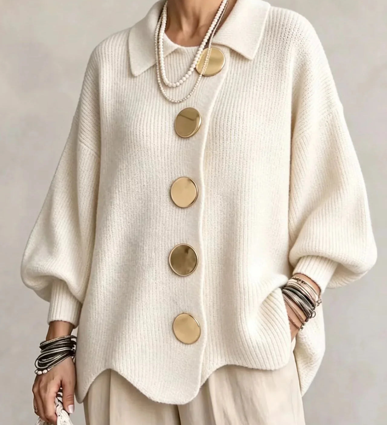 Emma | Cárdigan oversize con cuello y botones metálicos grandes