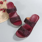 Sandalias cuña con pedrería y flor decorativa