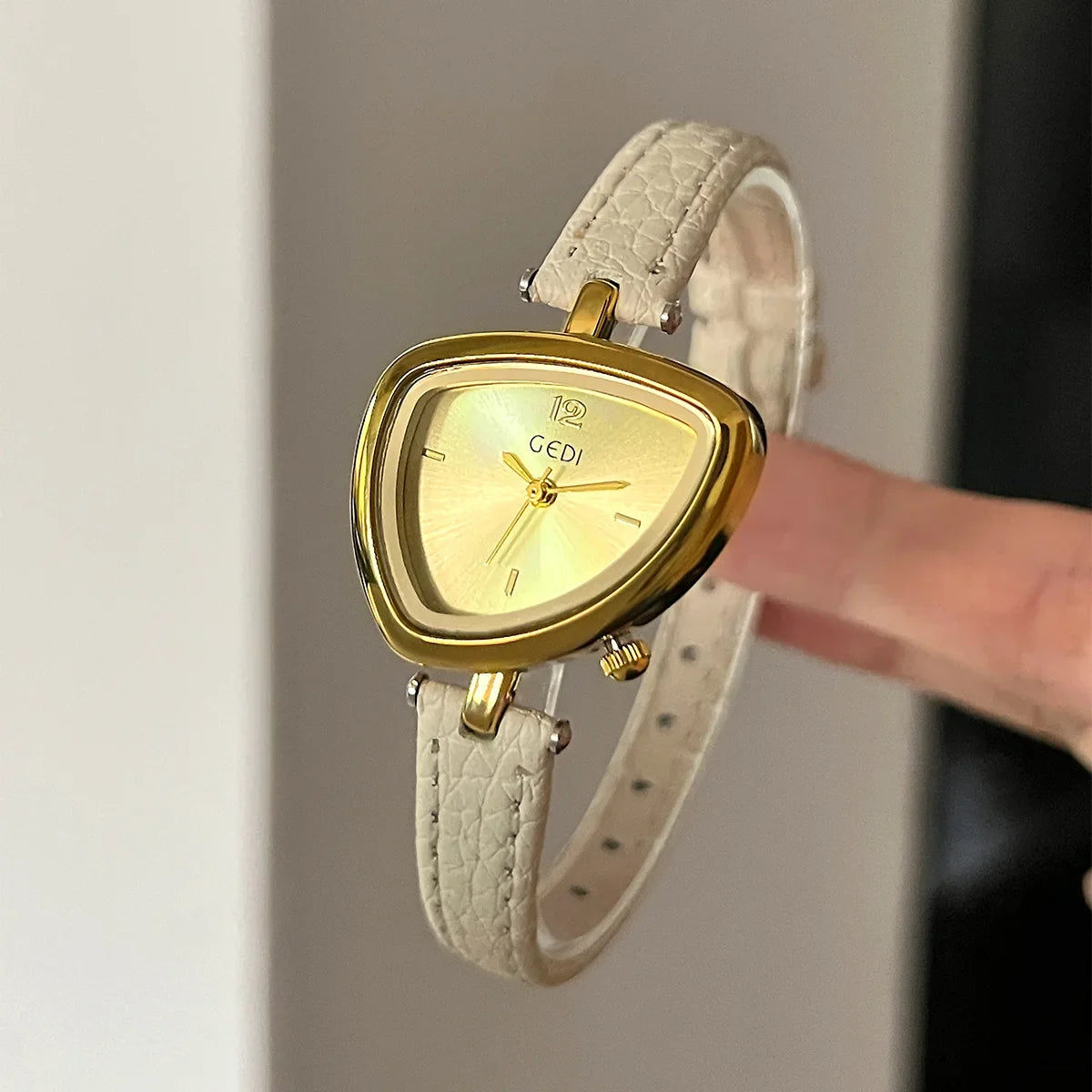 Lara | Reloj geométrico