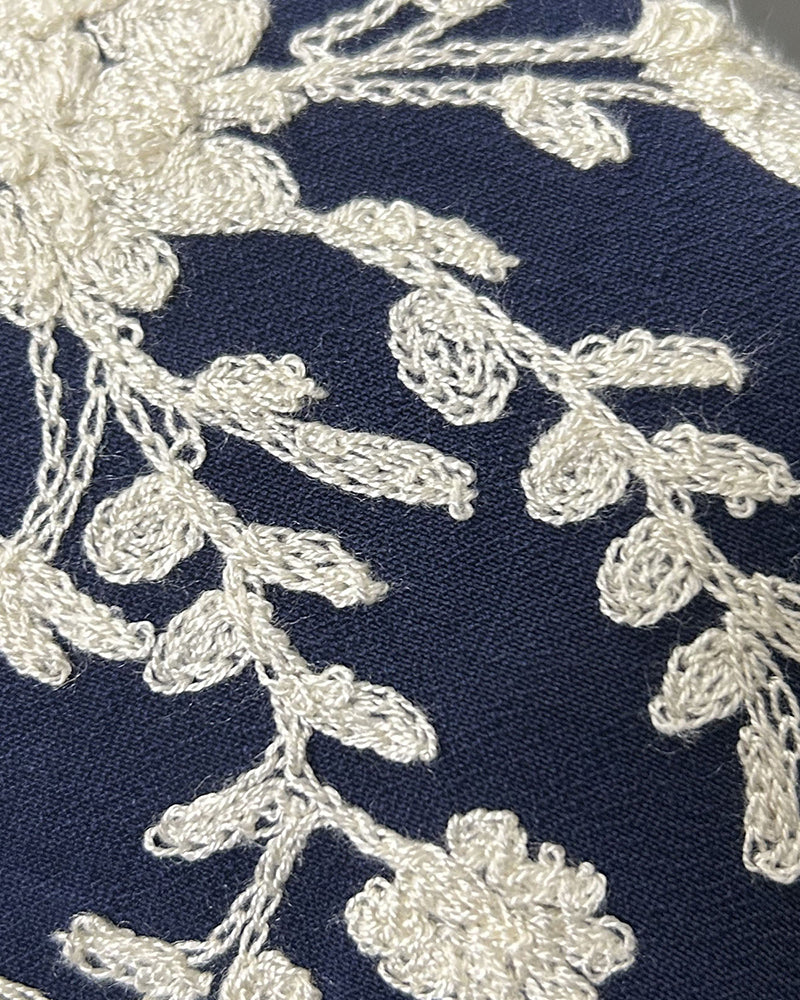 Laia | Camisa de manga larga con bordado floral elegante