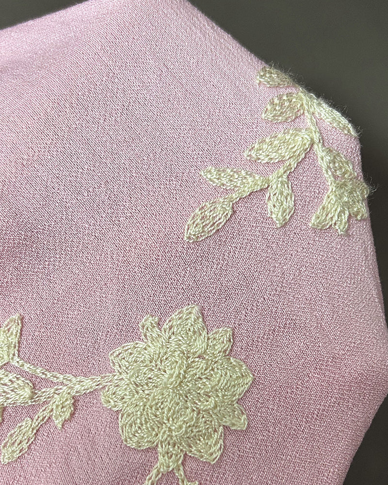 Laia | Camisa de manga larga con bordado floral elegante