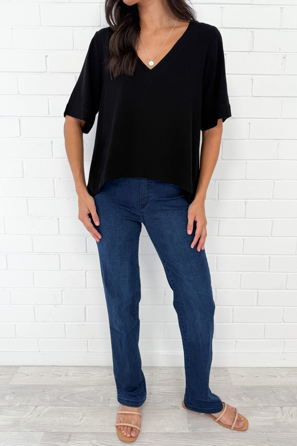 Ester Vaqueros Denim Azul detalle de los bajos