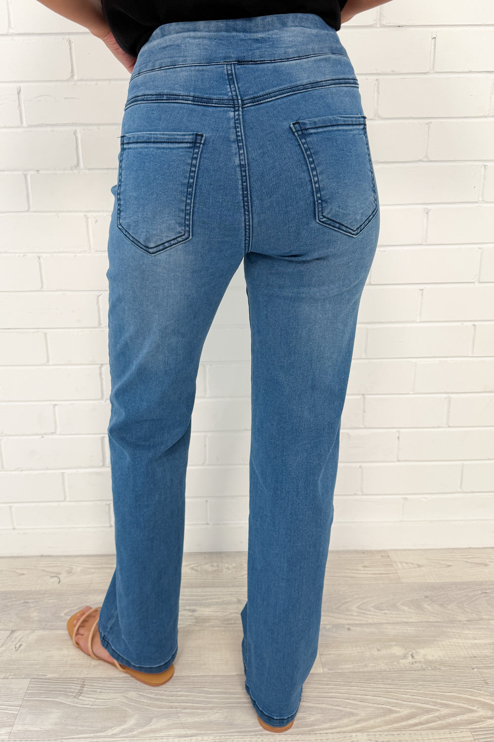 Ester Vaqueros Denim Azul look femenino moderno