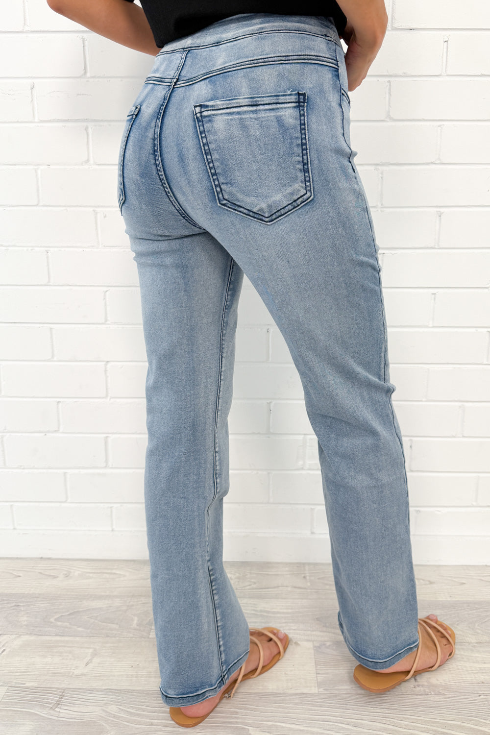 Ester Vaqueros Denim Azul look femenino moderno