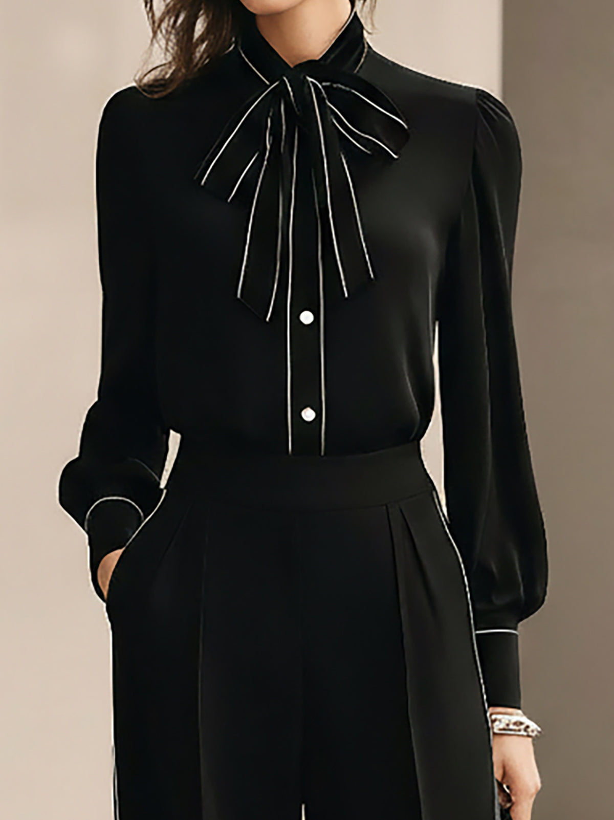 Claudia | Conjunto de camisa negra elegante y pantalones de pierna ancha con ribete blanco