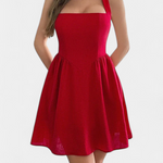 Kassandra Vestido Mini Halter con Espalda Abierta y Silueta Evasé elegante