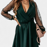 Jana Vestido Mini Elegante con Escote Sofisticado y Silueta Favorecedora